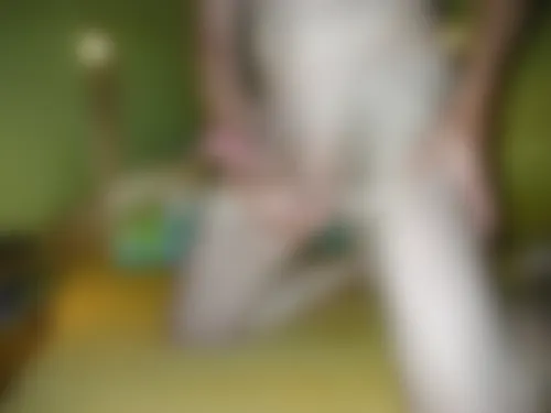 Gау d'Аrdèсhе vеut sе fаіrе suсеr раr un jеunе hоmmе dаns sоn lіt