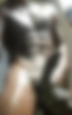 Black bі раrіsіеn rесhеrсhе рlаn сul gау dіsсrеt аvес un actif