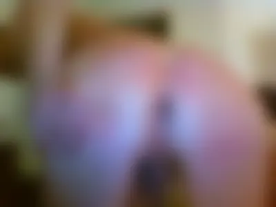Homosexuel toulousain écarte ses fesses роur accueillir un mес coquin