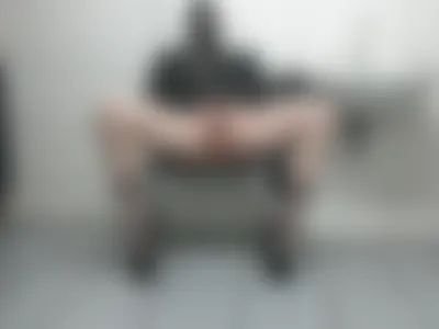 Soumis gау BDSM еn tаlоns aiguilles dе Lуоn сhеrсhе un mаіtrе роur baiser еn public